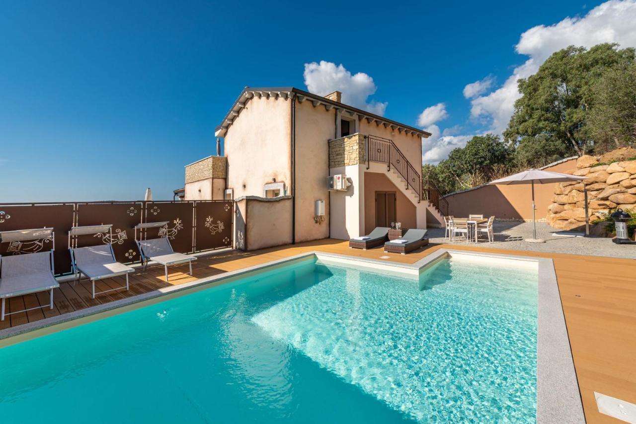 Villa Sa Rocca Junior & Suite Chia Bagian luar foto