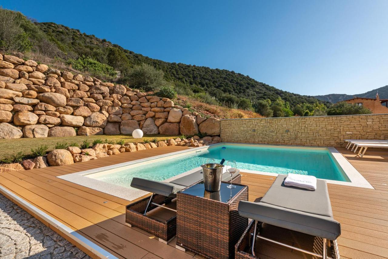 Villa Sa Rocca Junior & Suite Chia Bagian luar foto