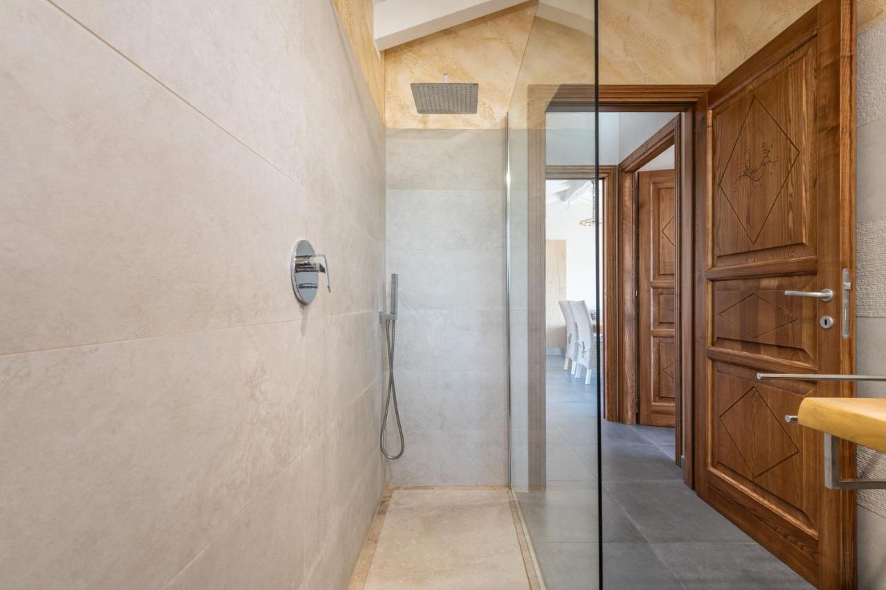 Villa Sa Rocca Junior & Suite Chia Bagian luar foto