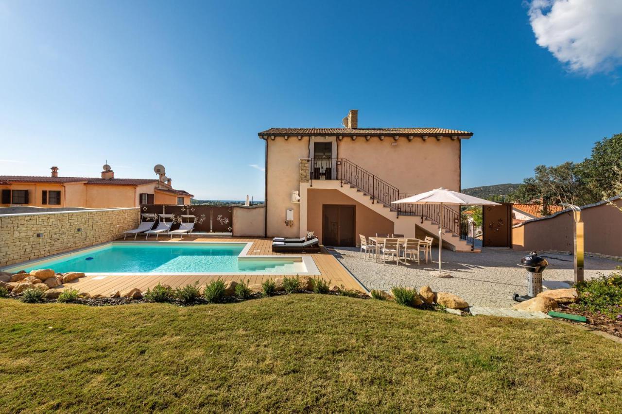 Villa Sa Rocca Junior & Suite Chia Bagian luar foto