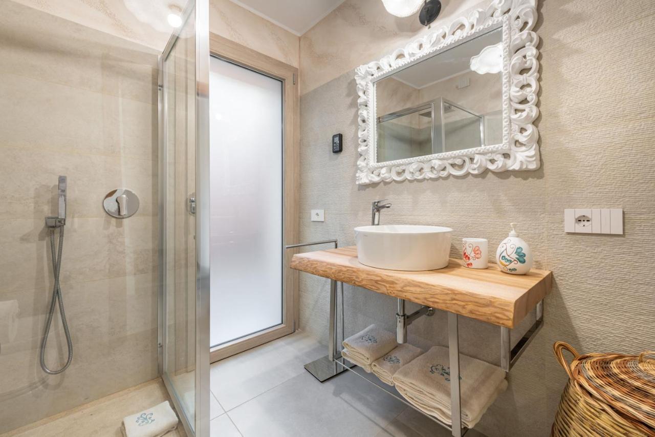 Villa Sa Rocca Junior & Suite Chia Bagian luar foto