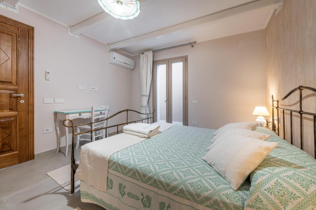 Villa Sa Rocca Junior & Suite Chia Bagian luar foto