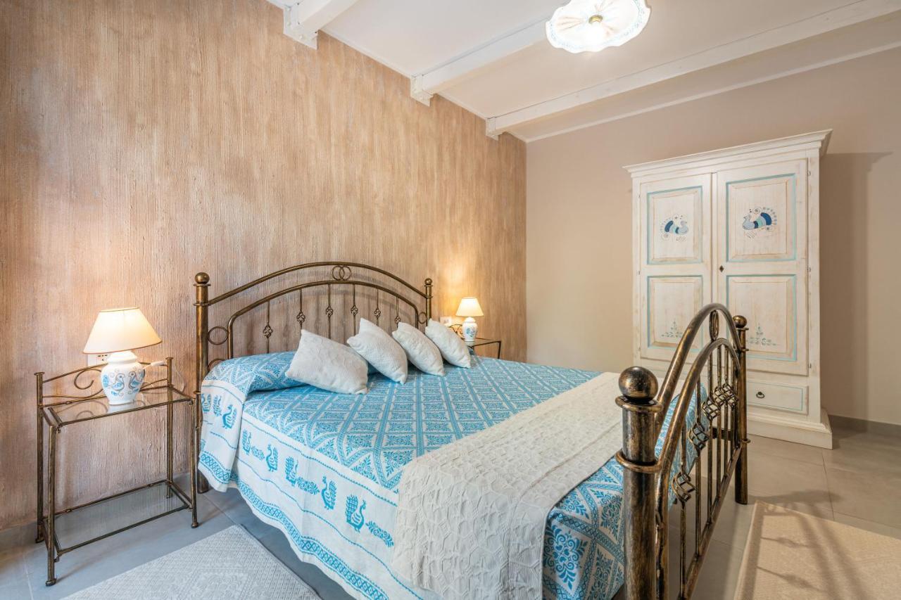 Villa Sa Rocca Junior & Suite Chia Bagian luar foto
